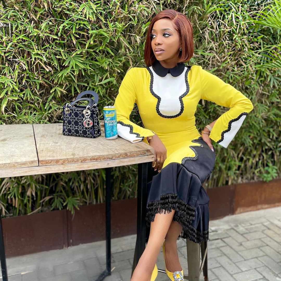 fayrouznigeria's tweet photo. When your outfit matches your favourite
drink😊
@chiomaikokwu
#FindYourDifference https://t.co/QuHLf5ql1D