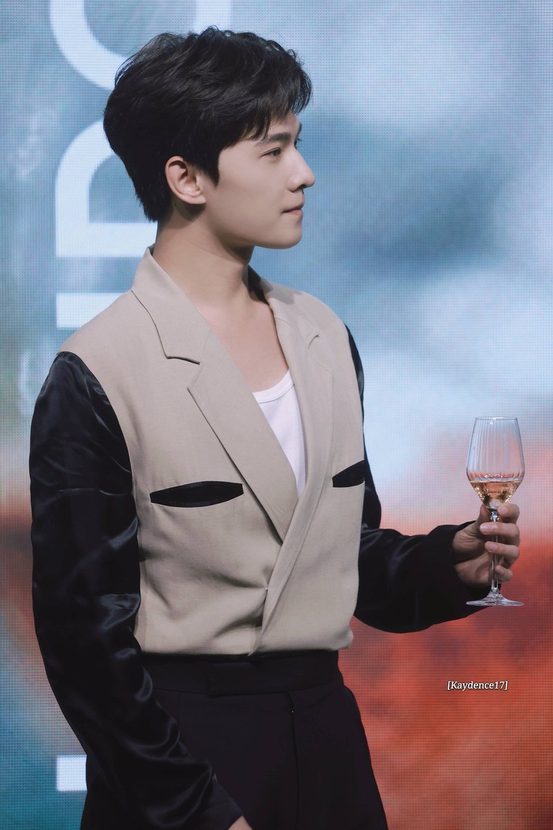 HappyTinking's tweet photo. Fluffy hair 🐏🤩
#Chandron
#yangyang𓃙 #YangYang杨洋
#yangyangᏊˊꈊˋᏊ #杨洋 #yangyang https://t.co/BX2H3Y5Lrg