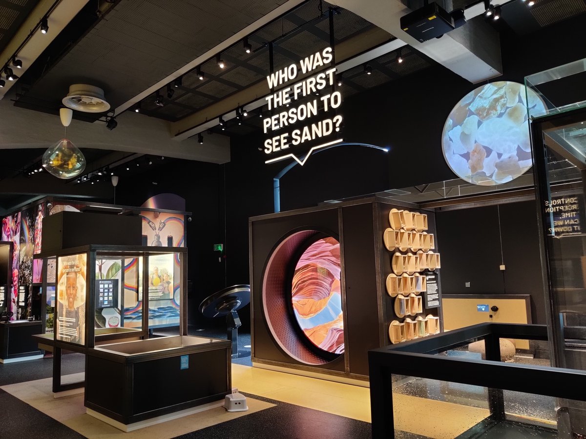 mafunyane's tweet photo. So so pleased to finally see #projectwhatif open for business at @wethecurious_ Expect questions, interaction and plenty of food for thought. I loved working on this; I hope you'll love visiting too.
#culture #science #bristol #wethecurious https://t.co/R5kU4Ka6Kj