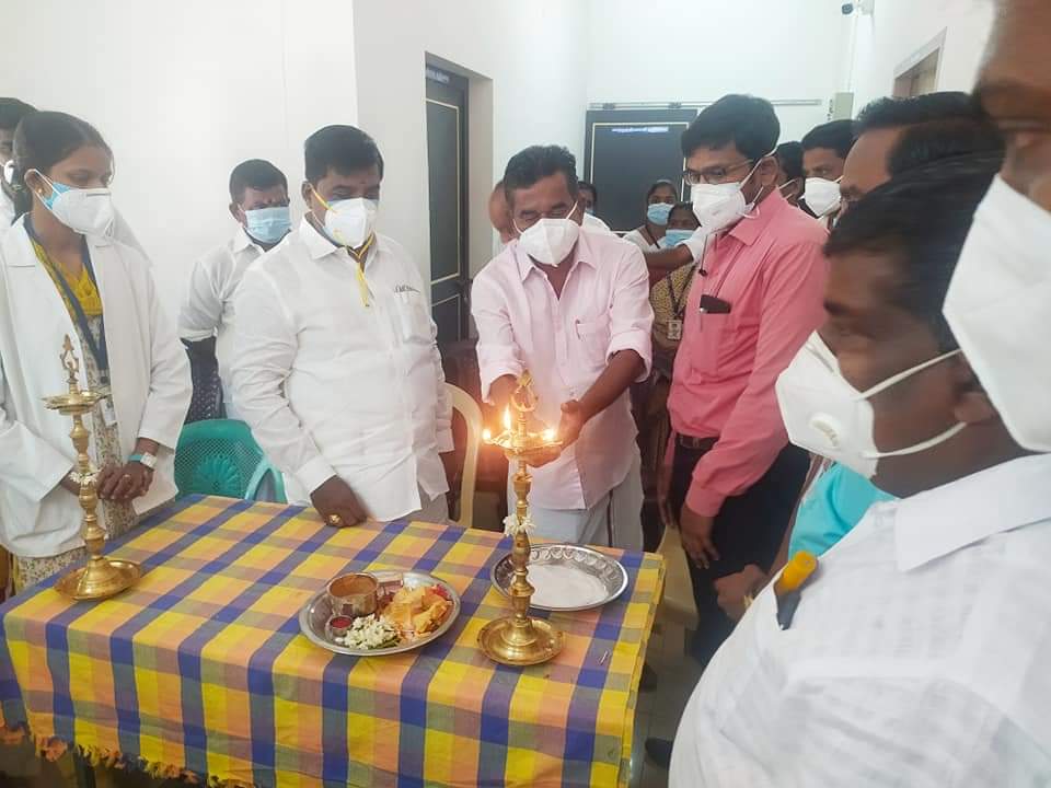 Nivedhamurugan_'s tweet photo. பூம்புகார் 
சட்டமன்ற தொகுதி சங்கரன்பந்தல் ஊராட்சியில் உள்ள ஒருங்கிணைந்த ஆரம்ப சுகாதார நிலையத்தில் கொரோனா தடுப்பூசி விழிப்புணர்வு முகா���ை தொடங்கி வைத்த போது
@mkstalin 
@Udhaystalin 
@DMKNagapattinam https://t.co/ojNSOGoXrr