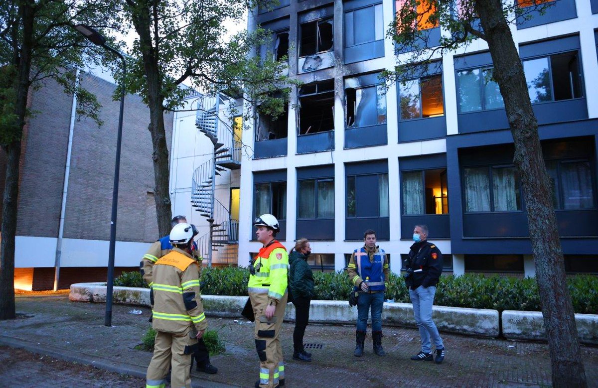 Sam (23) zat nog maar een paar dagen in zijn nieuwe appartement aan de Carolushof in Den Bosch toen zondagnacht een grote brand uitbrak in zijn flat.