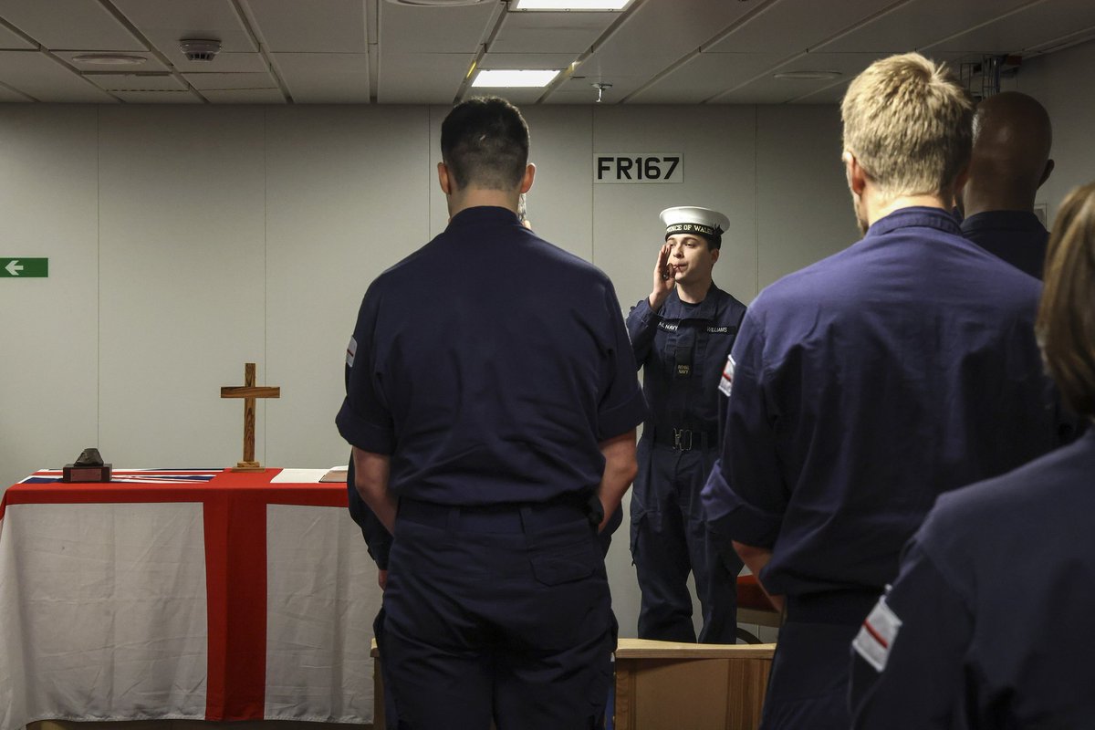 HMSPWLS's tweet photo. Honouring 80 years since the sinking of HMS Hood with a short service.

The last @HMSPWLS was in company with Hood and sort battle with the German ships, Bismarck &amp; Prinz Eugen.

Hood was sunk with the loss of 1415 men. Only 3 survived.

#WeWillRememberThem 
#HMSHood https://t.co/9m0MDDeTxE