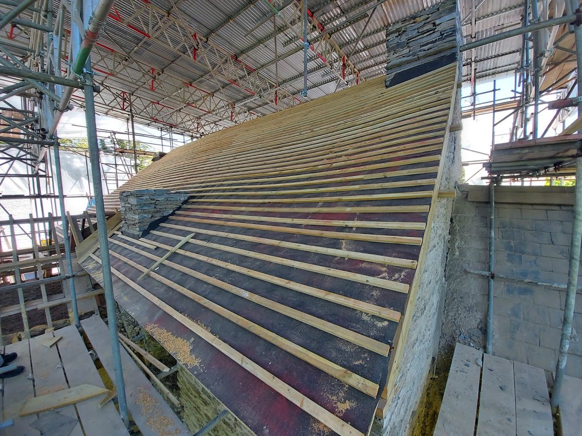 Thank goodness we've been spoiled with a temporary roof over this beautiful 16th Century Farmhouse in Pembrokeshire. 
No stopping us on this one! 🌧️☔️
All new Welsh Slate, in random widths and diminishing courses. 
With <a href="/JustLimeLtd/">Just Lime Ltd</a> &amp; @WelshSlateLtd