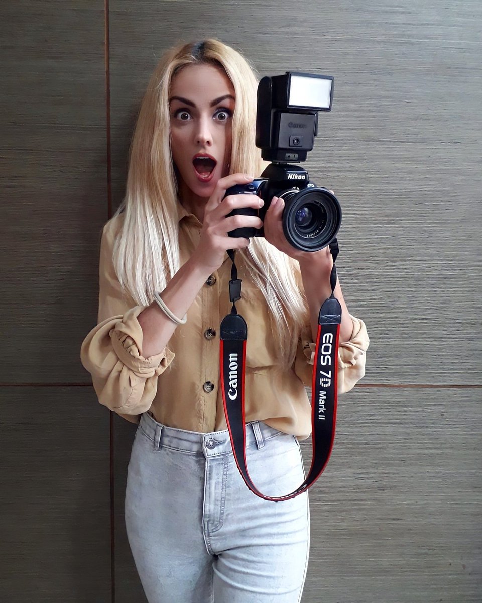 NellyMonk1's tweet image. "Woah no way, they are here! Need to grab my cam 😱🎥
Working as an extra - journalist, reporter for todays series shooting set scene in a state court 🎬

#cameratime #câmera #cameracanon #cameraphotography #halfcamera #holdingcamera