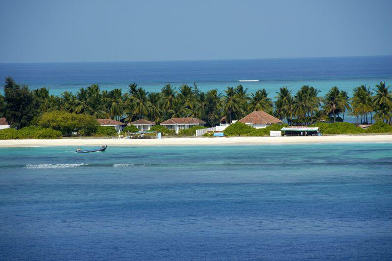 HansrajMeena's tweet photo. Please stand with the native tribal community of Lakshadweep who are under threat from the authoritarian laws being implemented by the first ever politician appointed Administrator who is known for displacement and business interests. #SaveLakshadweep https://t.co/9c1V9Ayifc