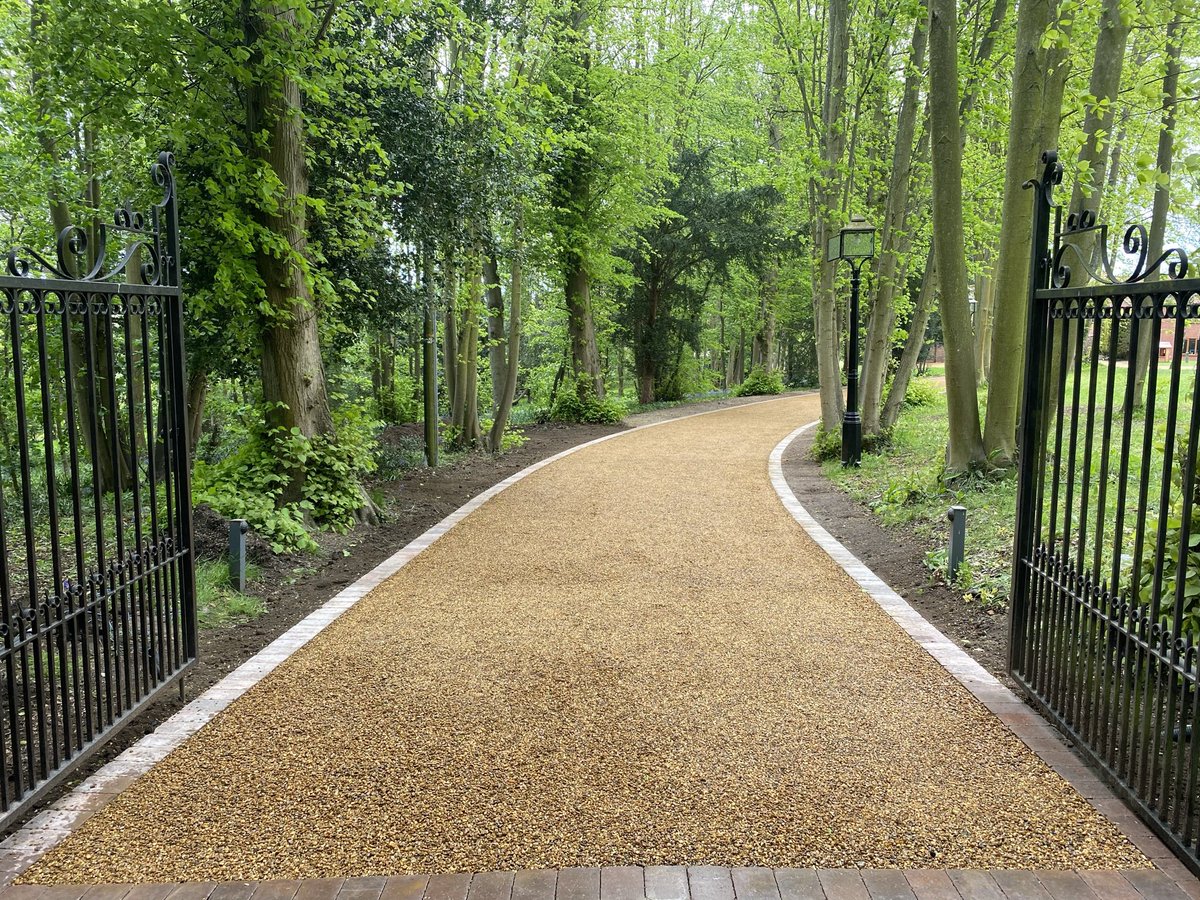 jdma_paving's tweet photo. New driveway completed in Spraughton, Suffolk last week in Hot bitumen tar and 10mm natural gravel with a brindle block edging #tar #stone #suffolk #jdma #eastanglia https://t.co/4b1lsOSlDl
