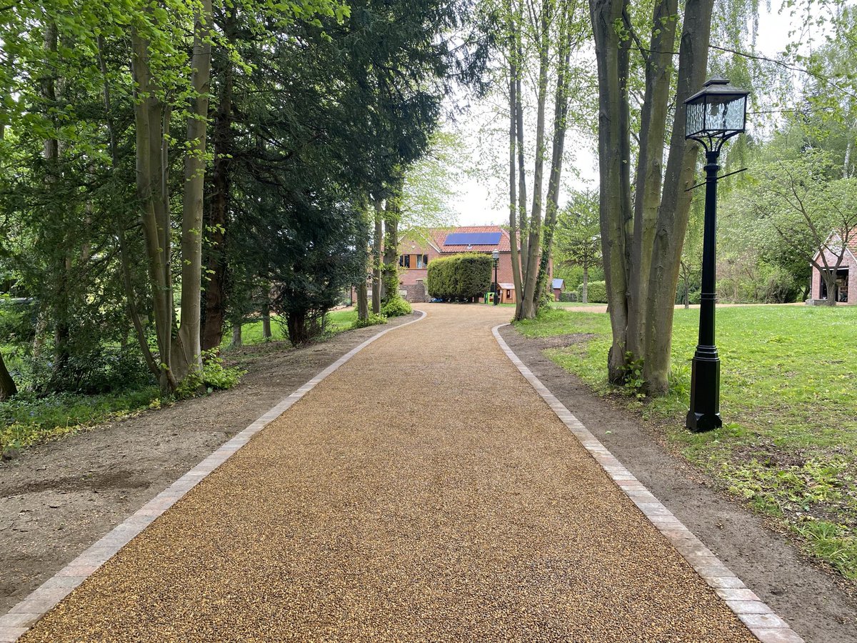 jdma_paving's tweet photo. New driveway completed in Spraughton, Suffolk last week in Hot bitumen tar and 10mm natural gravel with a brindle block edging #tar #stone #suffolk #jdma #eastanglia https://t.co/4b1lsOSlDl