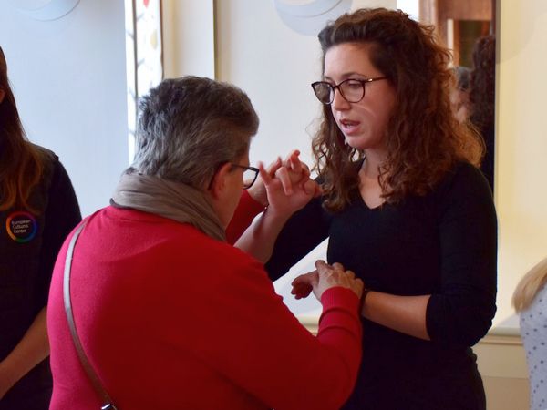 Il 19 maggio il Parlamento ha approvato l’articolo 34-ter del #DecretoSostegni riconoscendo la Lingua dei Segni Italiana e la Lingua dei Segni Italiana Tattile (LIST).
👉Ca' Foscari ha formato in vent'anni oltre 1000 esperti di #LIS.
🌐bit.ly/CFnews_Riconos…