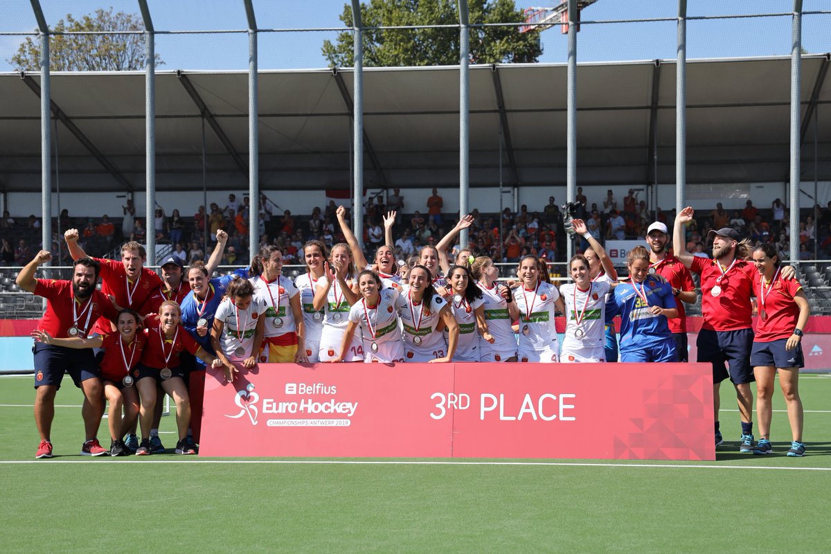 La <a href="/AbsolutaFem/">RedsticksHockeyFem</a> ya tiene lista para la próxima Copa de Europa #RedSticks rfeh.es/las-redsticks-…