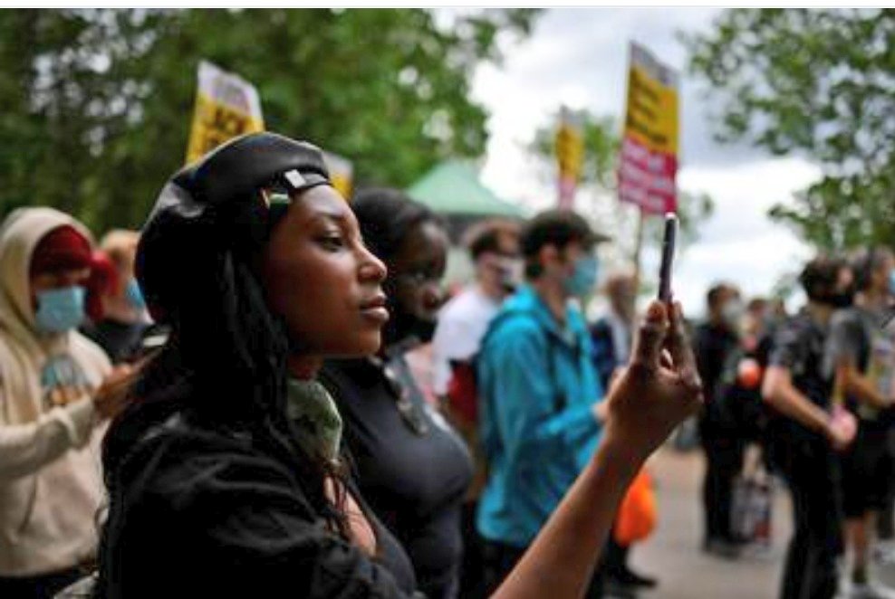 серый лондон. лондон. тауэр, вороны, бифитэры. Tower of london вороны. черные вороны лондонского тауэра.