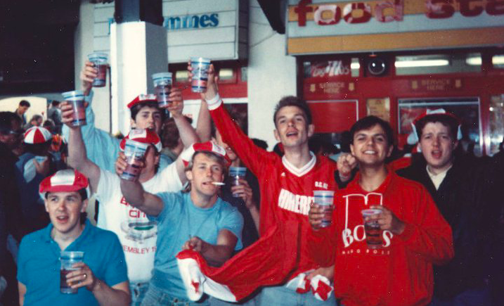 1960maaan's tweet photo. 35 years ago 😳 our first 'Trophy' win.
Our coach was first in the carpark, which wasn't so clever when we tried to get out. Drunken day, led to drunken lock in when we got back. Proper "old" Wembley 😍.
#freightrovertrophy #BristolCity @BristolCity https://t.co/cwIWVVW9Ev