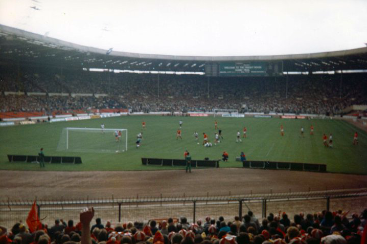 1960maaan's tweet photo. 35 years ago 😳 our first 'Trophy' win.
Our coach was first in the carpark, which wasn't so clever when we tried to get out. Drunken day, led to drunken lock in when we got back. Proper "old" Wembley 😍.
#freightrovertrophy #BristolCity @BristolCity https://t.co/cwIWVVW9Ev