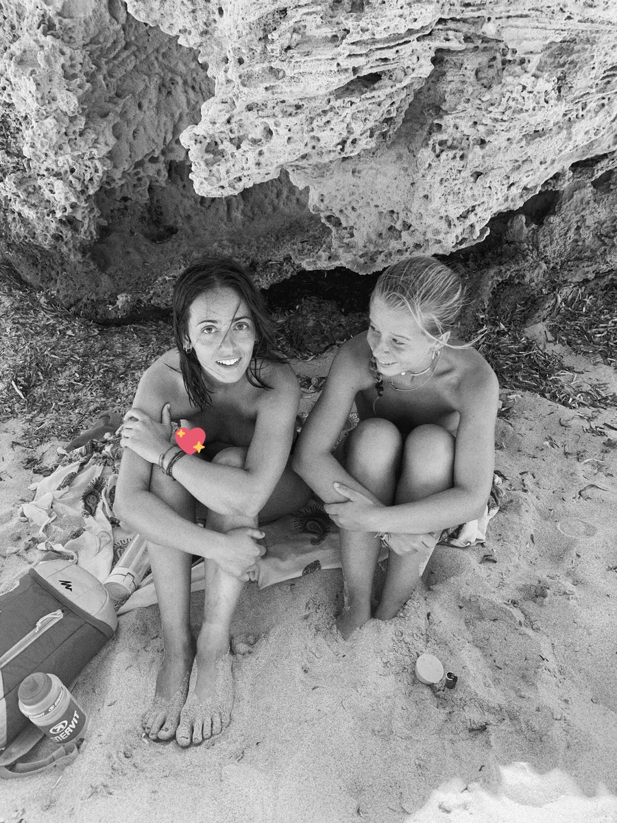 NuriaCorominass's tweet photo. Per molts anys a la millor companya de viatges, a la persona més empàtica i a la mossa més trempada. Et desitjo totes les coses bones del món. 

Dolços 25, floreta🌸 @emmacrespi https://t.co/ejIlUeIggA
