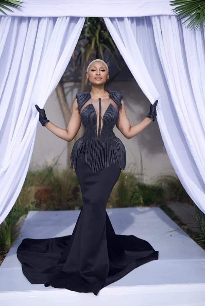 KevinkhoZA_'s tweet photo. Enhle is so beautiful.

I'd sell my kidneys to buy her electricity.❤️🥺 https://t.co/2f2FCkqzhe