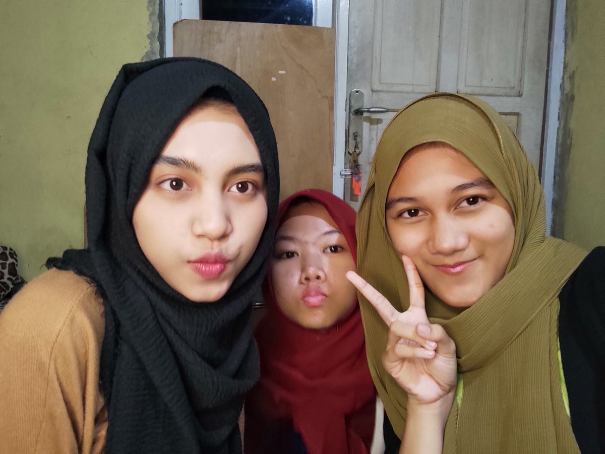 AmandaRachell18's tweet photo. MY FREND #teman #frend https://t.co/QeVi01HKL6