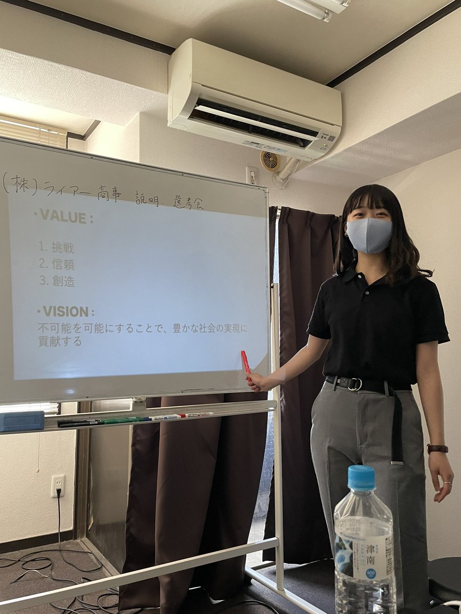 cyottodeppa's tweet image. 就活に嫌気がさした為、虚偽のガクチカの上手さを競う【嘘ガクチカ選手権】を開催しました。

各々が嘘の学生時代頑張った事で嘘面接に挑んだ結果
「カンボジアに学校を建て、コミュニケーションの壁を第三の言語を作り克服した人」が優勝しました。

半数が内定無しとは思えない白熱した戦いでした。