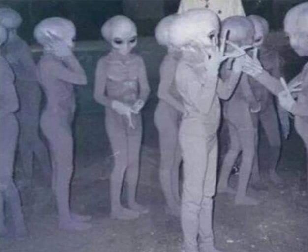 itsmarzano's tweet image. Los aliens nerviosos porque ya mero les toca su acto del 2021 #Apocalipsis