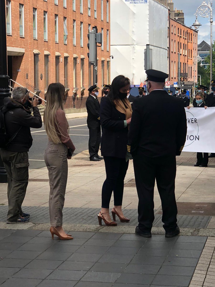 RecovAIRie's tweet photo. Thanks to @CarrollJennifer for kindly listening to us. If there is anyone else inside we’re still here https://t.co/FuETB1GwR0