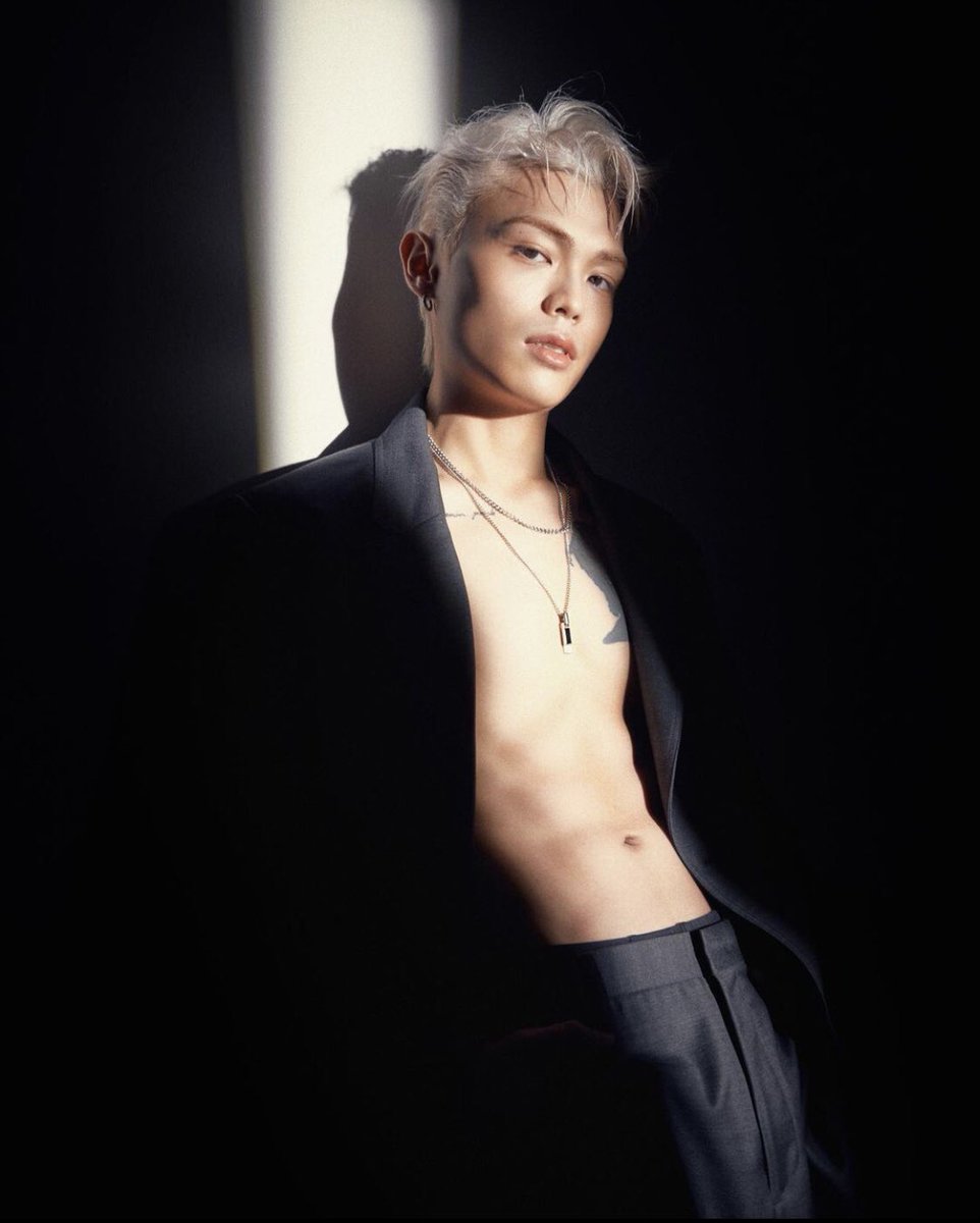 ymmlamola's tweet photo. Owell Mood comeback on May 30! I'm like 99.9% sure we're getting a song featuring Jamie 🤡

Also, he looks so fine I— 🥵 https://t.co/2FmbgtycMo