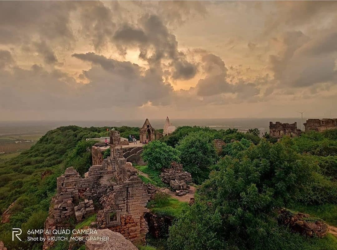 KutchTourGuide's tweet photo. Roha beautiful Fort 👌👌
Click by @_shivkalyanraja_
#roha
#rohafort
#fort #historicalplace #kutchi #kutchdairies #kutchimadu #kutchtourism #gujrattourism #gujratdiaries #gujrati #photographylovers #photographers https://t.co/rg8fc2g4rf