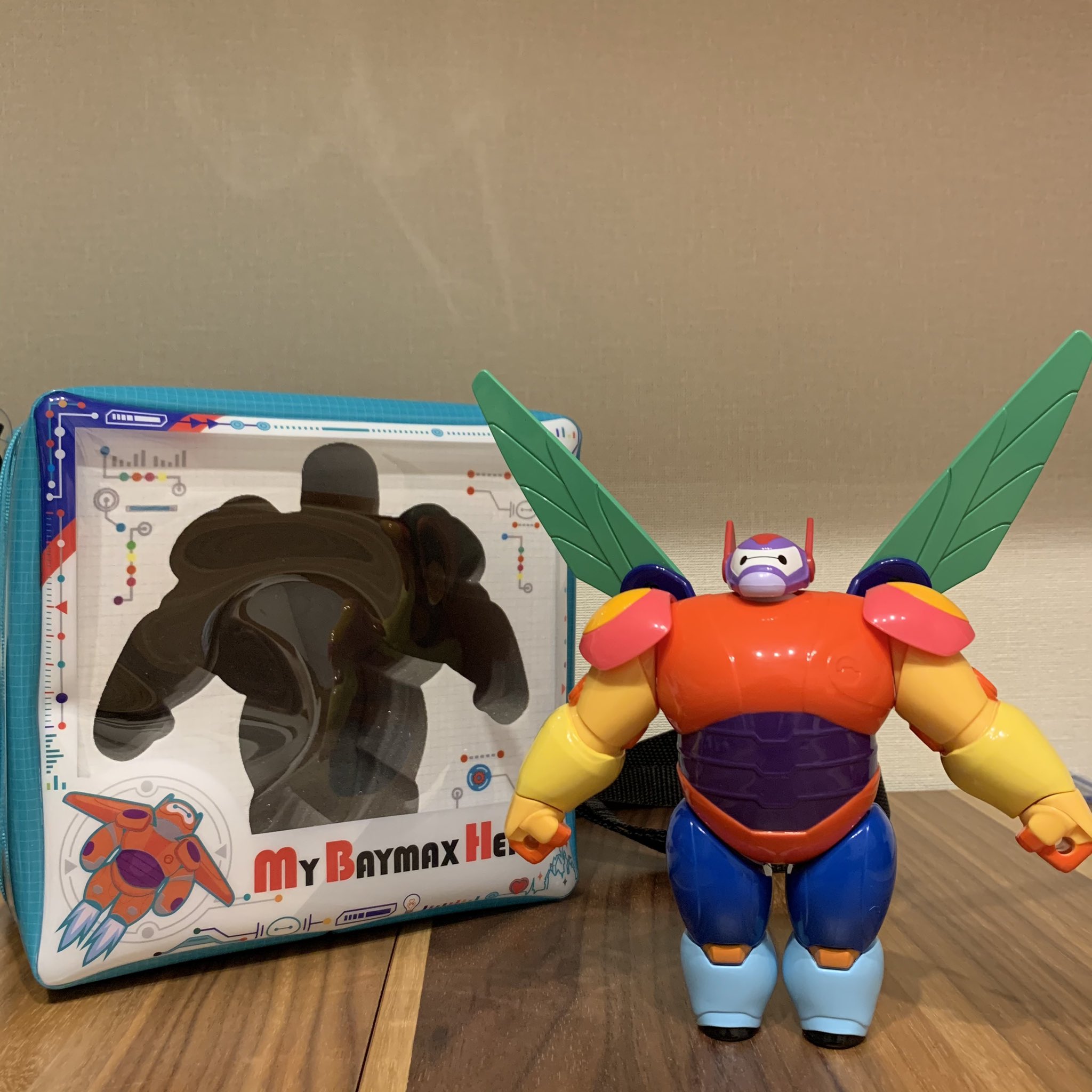 Tomotoys 今日は有給 娘を連れてディズニーランドへ マイベイマックスヒーローのパーツを選ばせてオリジナル ベイマックス作った エバリュエーターで読み込むと 優しさと勇気のロマンチストなヒーローが出来上がった W マイベイマックスヒーロー