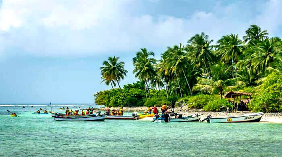 Harshmehtre555's tweet photo. I stand the solidarity in the people of lakshadweep..
#SaveLakshadweep https://t.co/GV7nJrJ0qh