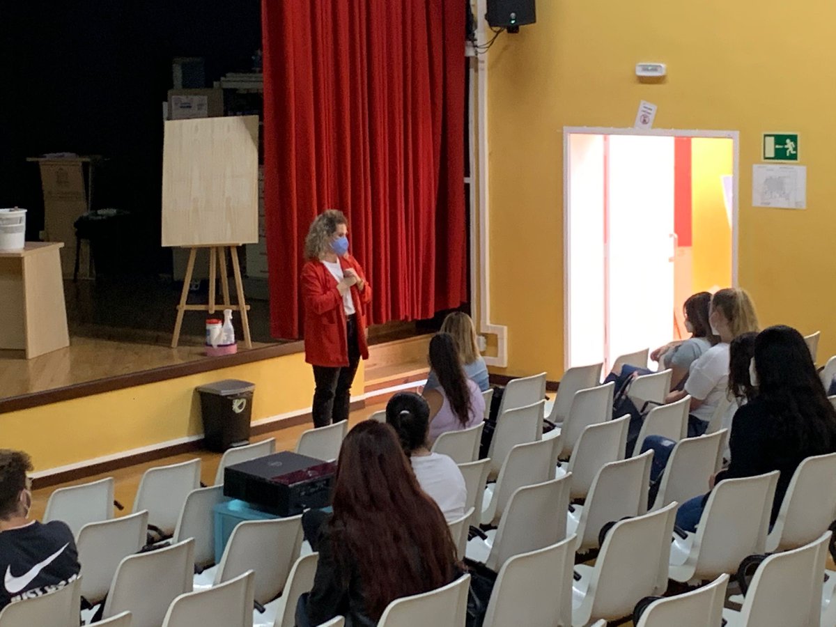 FASICAN96's tweet photo. #FASICANInforma ℹ El viernes visitamos el #IESOrotava para impartir nuestras charlas de sensibilización sobre el colectivo de personas sordas promovida por el Prog. Serv, Insulares en la Atención Integral a las Personas Sordas y sus Familias, que financia #IASS @CabildoTenerife. https://t.co/7JIbuw14Up