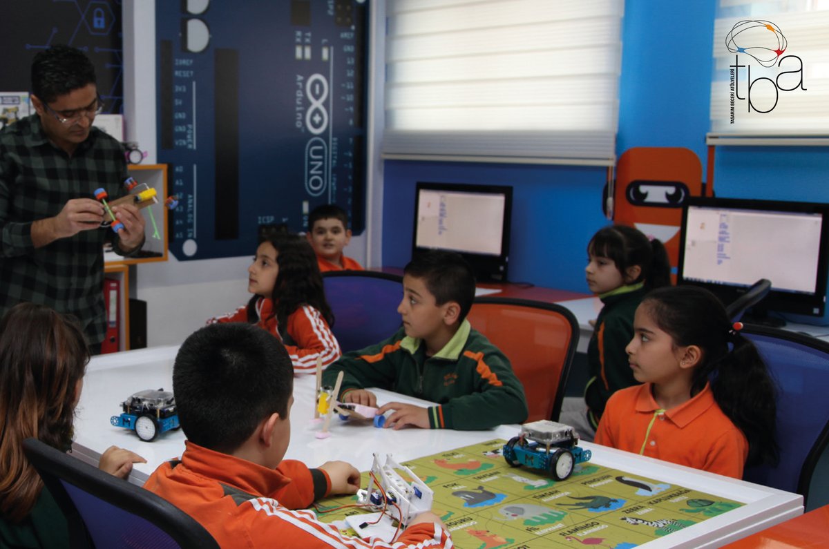 Yazılım ve Tasarım Atölyeleri, öğrencilerin algoritmik düşünme, robotik kodlama gibi çağın gerektirdiği önemli becerileri edinmelerini; gözlem, araştırma ve geliştirme kültürü kazanmalarını sağlayan ortamlardır. #tba #tasarimbeceriatolyesi #tba.meb.gov.tr