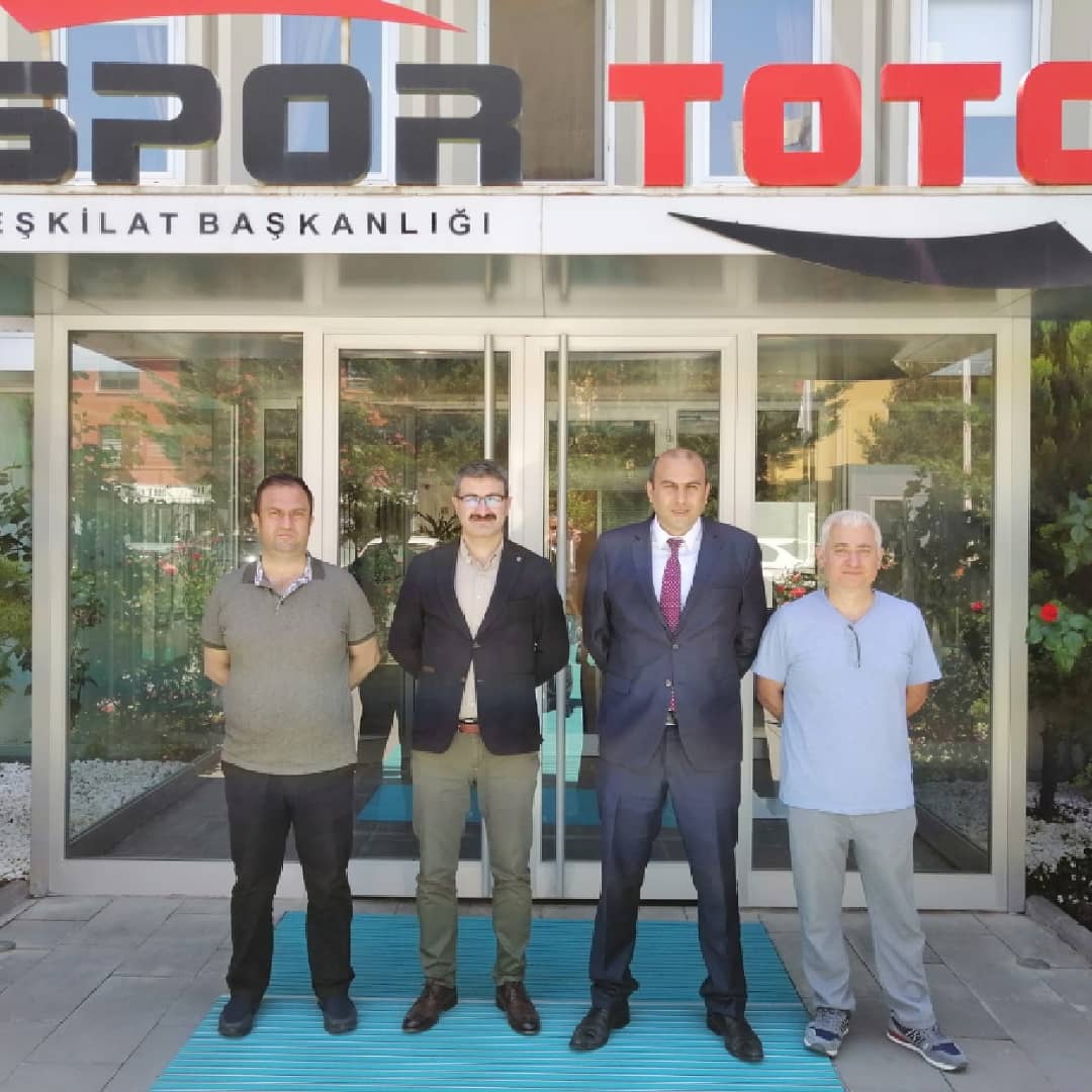 smafl2016's tweet photo. Okulumuz bünyesinde kurduğumuz Gençlik ve Spor Kulübümüz (ŞMAFL GSK) ile Spor Toto Teşkilat Başkanlığı arasındaki protokolü bugün Ankara'da imzaladık. Bu protokole göre okulumuzun spor salonunun zemini yenilenecek ve okul bahçemizde halı sahamız yapılacak. Hayırlı olsun https://t.co/aDepw5qa8W