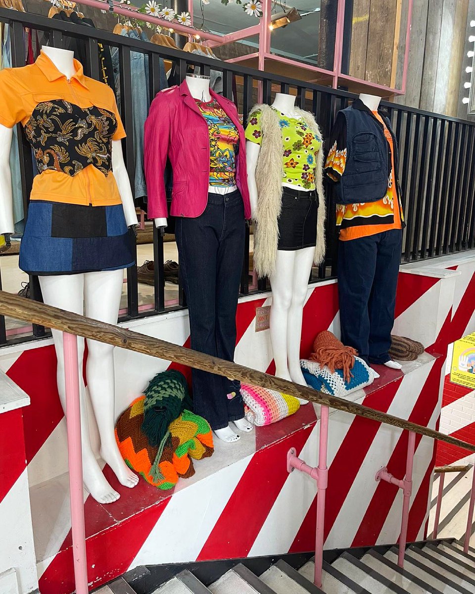 CowManchester's tweet photo. Brightening up your Monday one Cow-fit at a time 🌼🍊🎸🌈 Here ‘til 6!! ✨ https://t.co/5dUfljg91Y