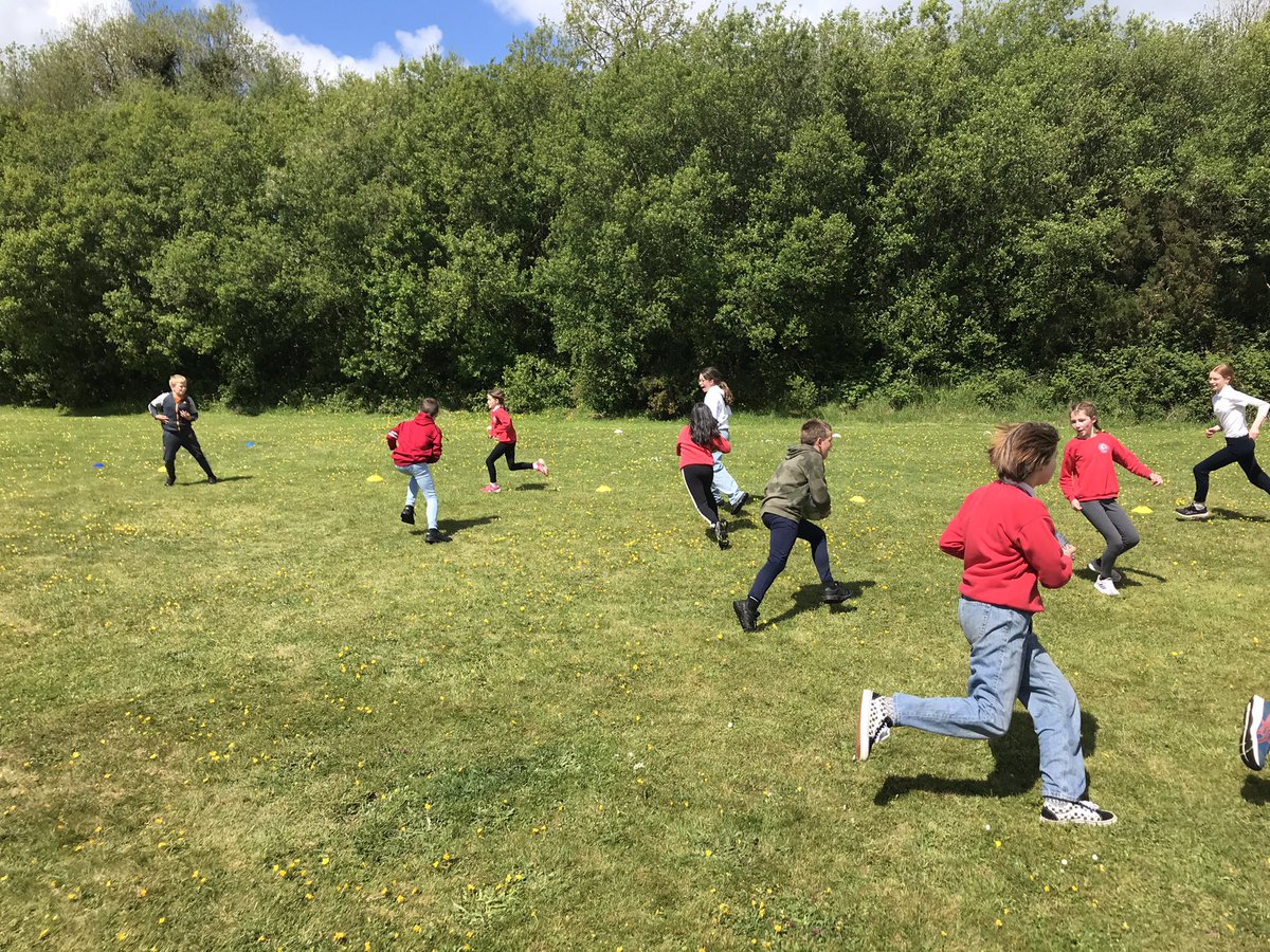 Fantastic morning in St James National School Durrus @Bantry_Rugby loads of #fun games #laughter #movement for #activeschoolweek @Munsterrugby @MunsterWomen @IrishRugby #aldiplayrugby