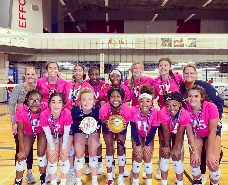 TarynGilreath's tweet photo. Bid-ness = Handled 💪🏾🧡💙🏐 #PNQ #GoldBallSzn #ThoseWhoStayWillBeChampions #20Vision #HJV15Premier #HJVProud #HJVStrong https://t.co/CTYI7XV60t