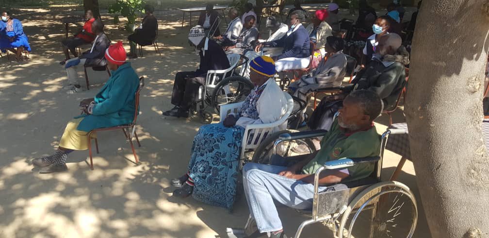 We had a wonderful time at Bumhudzo old people’s home this weekend. We enjoyed interacting with our grannies and grandpas!! #rotaract #roca #serviceaboveself #servetochangelives