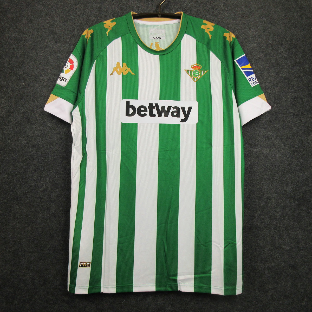 PGonzalezMedina's tweet photo. SORTEO ESPECIAL FINAL de TEMPORADA

Sorteo junto a @OnlyJerseys cualquiera de las tres equipaciones de este año del #Betis. El ganador la elige.

Requisitos:
-Seguir a @PGonzalezMedina.
-Seguir a @OnlyJerseys.
-Hacer RT a este tweet.

El 6 de junio se anuncia el ganador. Suerte! https://t.co/PZCuh0vcJV
