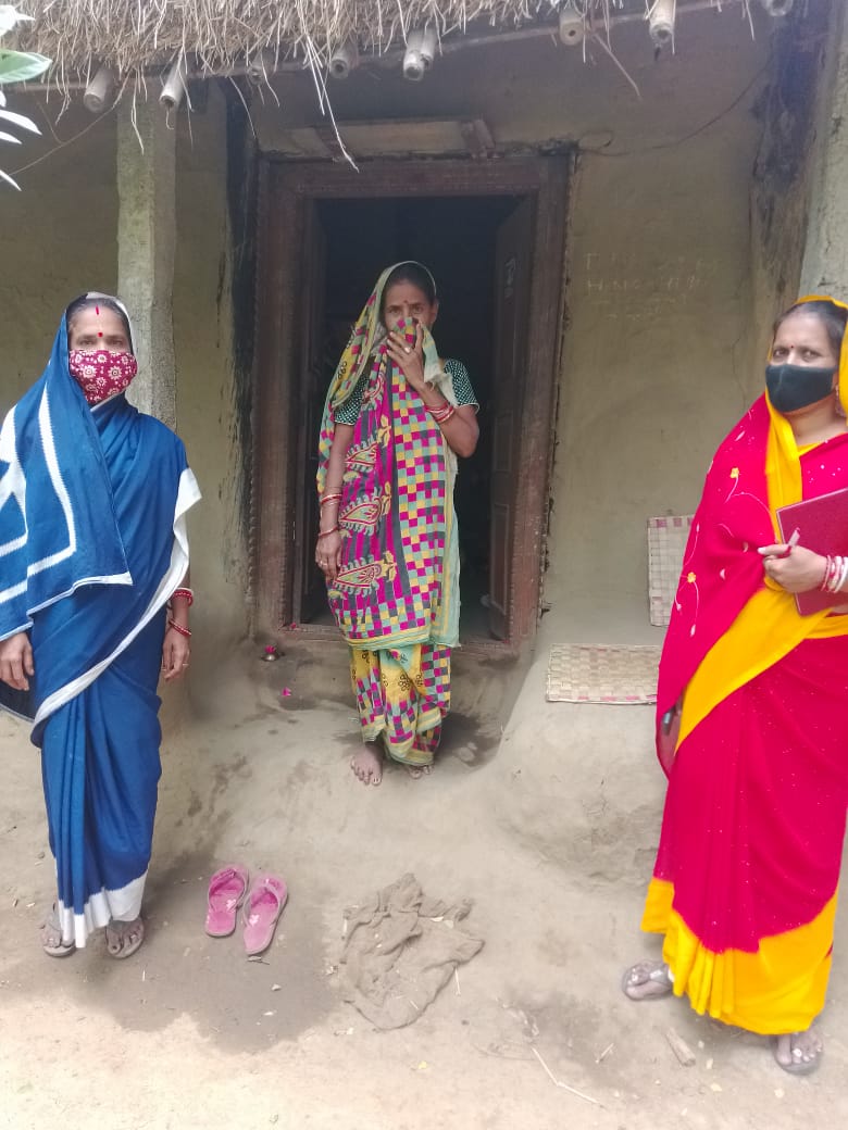 SethyKalyani's tweet photo. Counselling Pregnant,Lactating &amp; other person  by AWW  &amp; shifted to safty places
#Door  to door visit
# Nadigaon sector
#Dhamnagar ICDS
#yashcyclone 
@DhamnagarCDPO https://t.co/uX4JmTQzyY