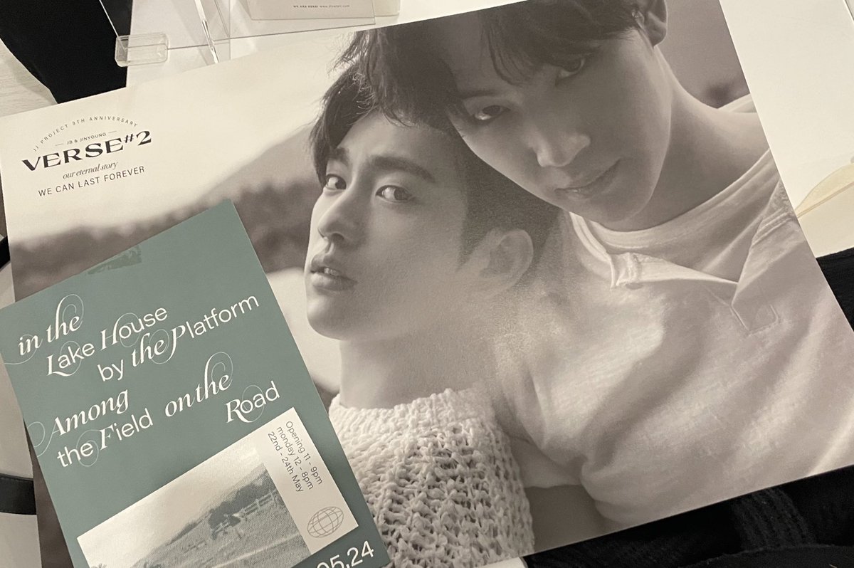 withjinyoung922's tweet photo. 3일 다 가두 너무 예뿐거죠..!
마지막날 나눔까지 가득 받고 온 위밋데얼ㅠㅠ 벌쓰투 굿즈 하나도 놓치고 싶지 않았어요! 배경까지 나눔해주시고 진짜 감사합니다🥺카페 열어주셔서 감사합니다! 덕분에 제젶절 재밌게 보냈어요🤍🖤
@JJP524DAY 
#이_안정감은_딱_9주년인데 https://t.co/FDnNcBFcsF