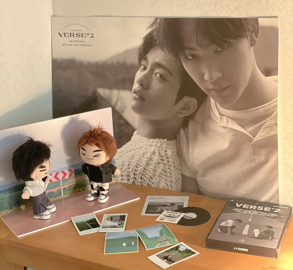 withjinyoung922's tweet photo. 3일 다 가두 너무 예뿐거죠..!
마지막날 나눔까지 가득 받고 온 위밋데얼ㅠㅠ 벌쓰투 굿즈 하나도 놓치고 싶지 않았어요! 배경까지 나눔해주시고 진짜 감사합니다🥺카페 열어주셔서 감사합니다! 덕분에 제젶절 재밌게 보냈어요🤍🖤
@JJP524DAY 
#이_안정감은_딱_9주년인데 https://t.co/FDnNcBFcsF