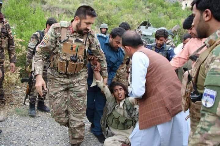 TweetOfCivilian's tweet photo. باجوہ صاحب!یہ کیسےجہادی(فسادی) افغانستان بھیجےہوئےہیں؟کل لغمان میں آپکے فسادیوں کا افغان ملی اردو سےسامناہوا تو اس ایک فسادی کو پکڑکر جب جنت بھیجاجارہاتھاتو اس نےجنت جانےسےانکارکیا۔🤭
جنرل صاحب!آپکےجہادیوں(فسادیوں)کا ایمان بھی آپکی طرح نہایت کمزور معلوم ہوتا ہے۔ https://t.co/9fM4psmcWF