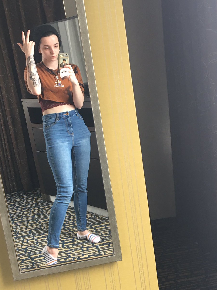 sol ★ he/they tweet media