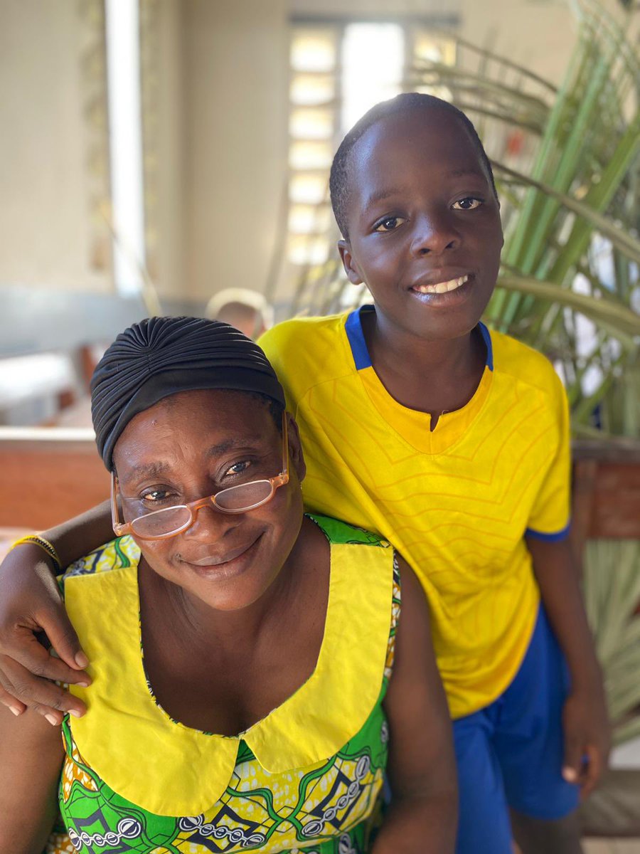 Encore une journée pleine de sourires à Youpwe aujourd’hui grâce à tous les bénévoles de la team Mahola ! #Health #smile #happy #MaholaHealthFoundation