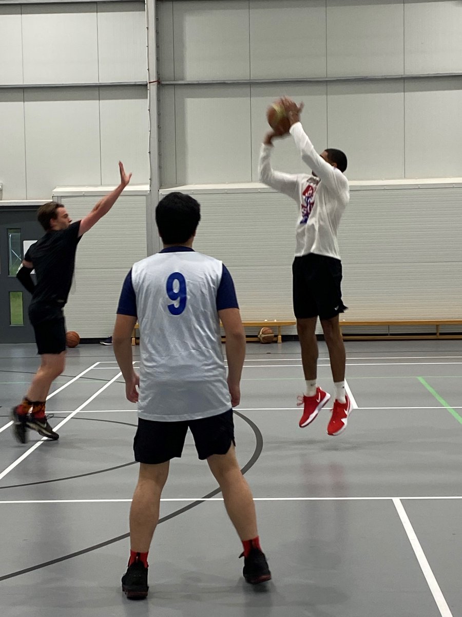 WinCollSports's tweet photo. Delighted to have @EverettRay1  @SMUBasketball helping the @WinColl boys resume their basketball training this afternoon https://t.co/i6Pd9KzT41