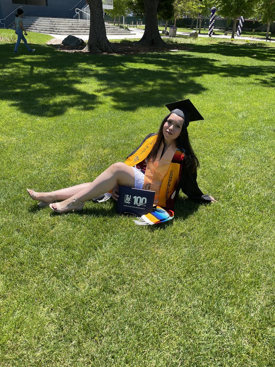 erikamonroyy's tweet photo. Grad 21’👩🏻‍🎓 Finished community college🥳🥳!! #sjsubound https://t.co/PcFUNltoJg