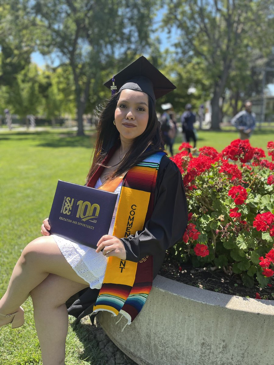 erikamonroyy's tweet photo. Grad 21’👩🏻‍🎓 Finished community college🥳🥳!! #sjsubound https://t.co/PcFUNltoJg