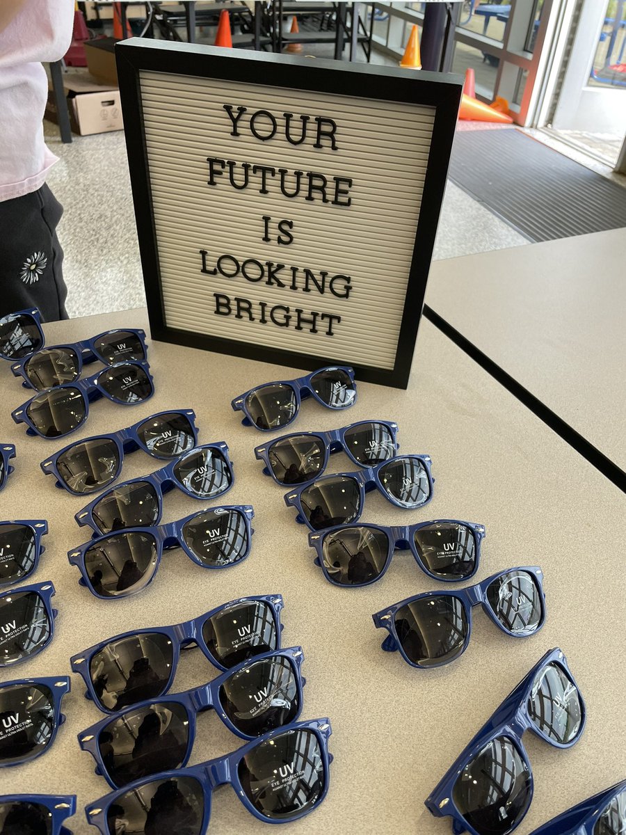 It’s Senior Day <a href="/ComHS_MCVSD/">CommunicationsHS</a>! AP testing, chipotle lunch, senior festivities, and a Hoffman’s ice cream truck! <a href="/cford/">Dr. Charles R. Ford</a> <a href="/MeganLabas/">Megan Labas</a>