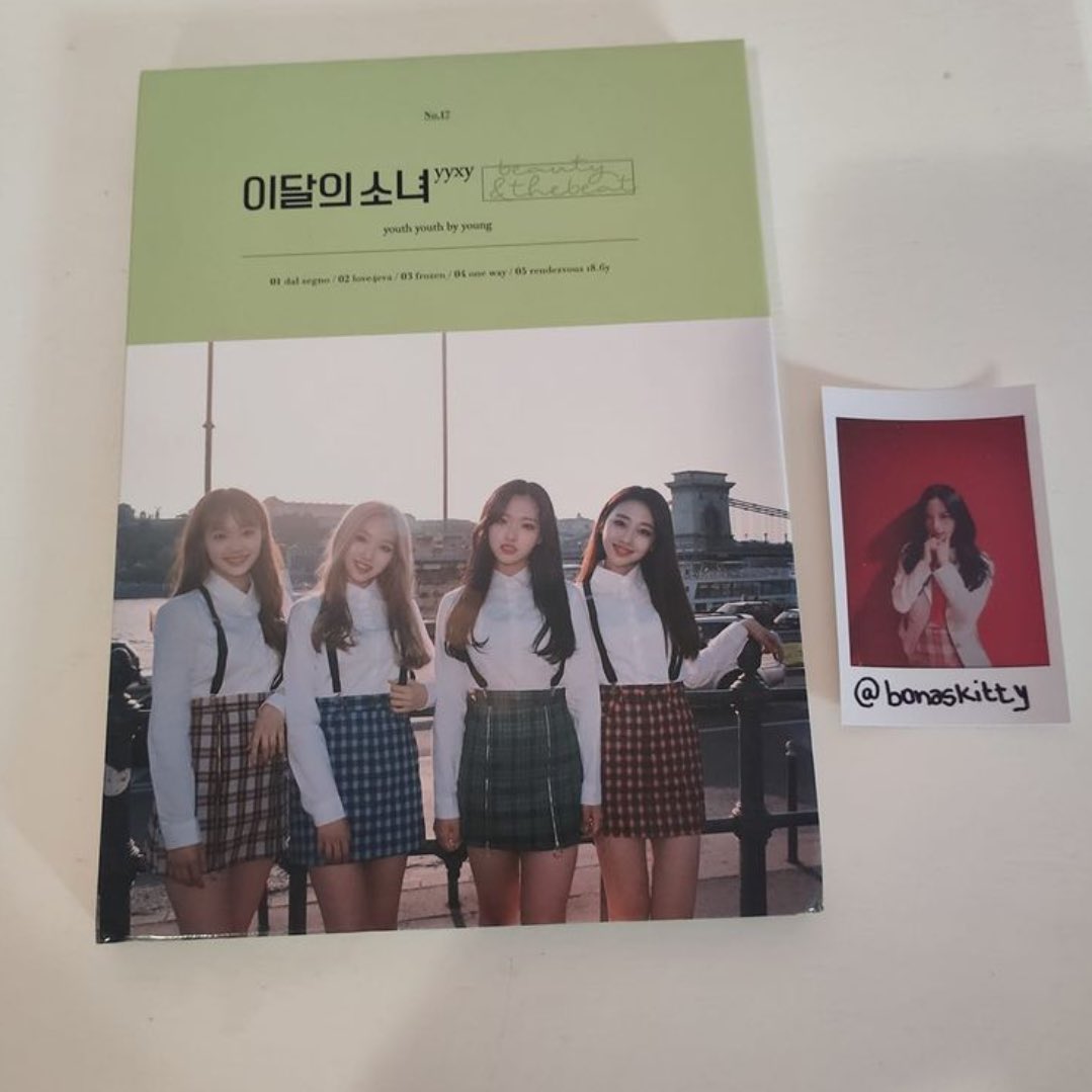 holywtch's tweet photo. [venda/troca]

loona yyxy: beauty &amp; the beat limited ver.
cd  + photobook 
qyop - aceitando ofertas!
entre em contato pelo instagram (@\bonaskitty) https://t.co/VSqMOeQ6iV