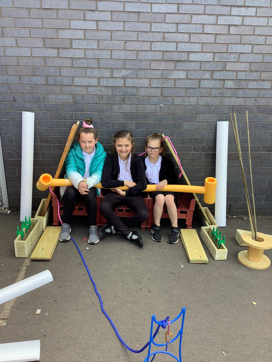 DreghornPrimary's tweet photo. Primary 4 have embraced loose parts play. They worked together in teams to develop their imaginations whilst building and creating! #learnthroughplaying #loosepartsplay https://t.co/ouZVPl17LE
