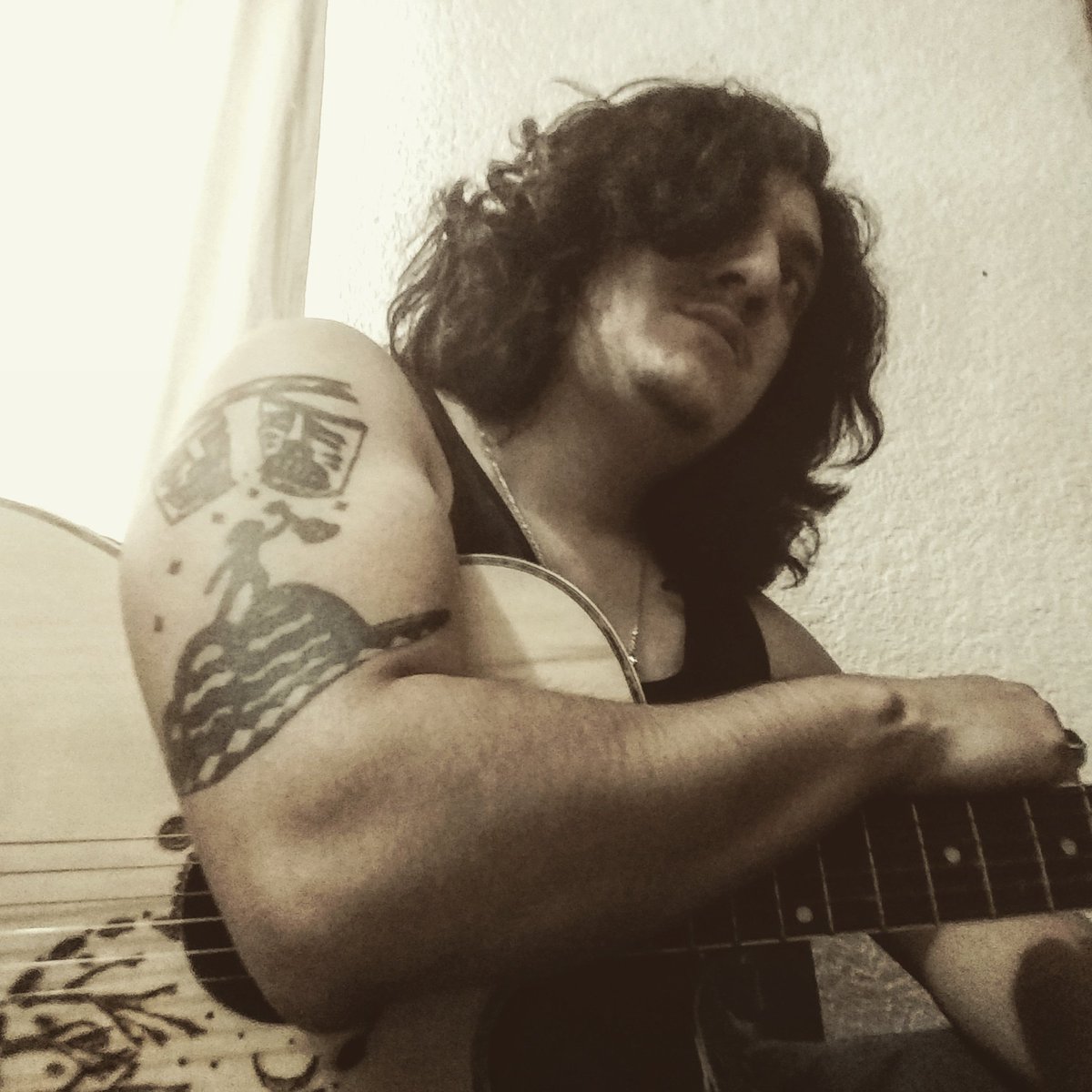 ALPOficial's tweet photo. Lunes otra vez, y toca mirar hacia adelante y poner manos a la obra 🎶#alexpeña #cantautor #artista #musica #lunes #esperanzas #sueños #nuevodia https://t.co/Z3W93Auo11