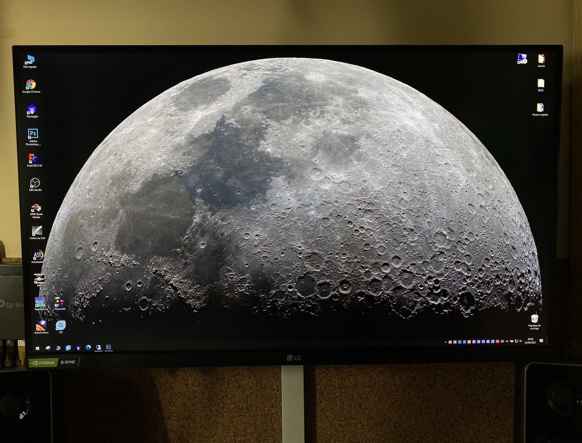Abro hilo para dejar los enlaces de fondo de pantalla de mi luna fotografiada el otro día. En cada twitt pondré la resolución de cada fondo de pantalla con su URLpara descargar. Si queréis compartir como queda, encantado de verlo ☺️
Dejo como queda el mío