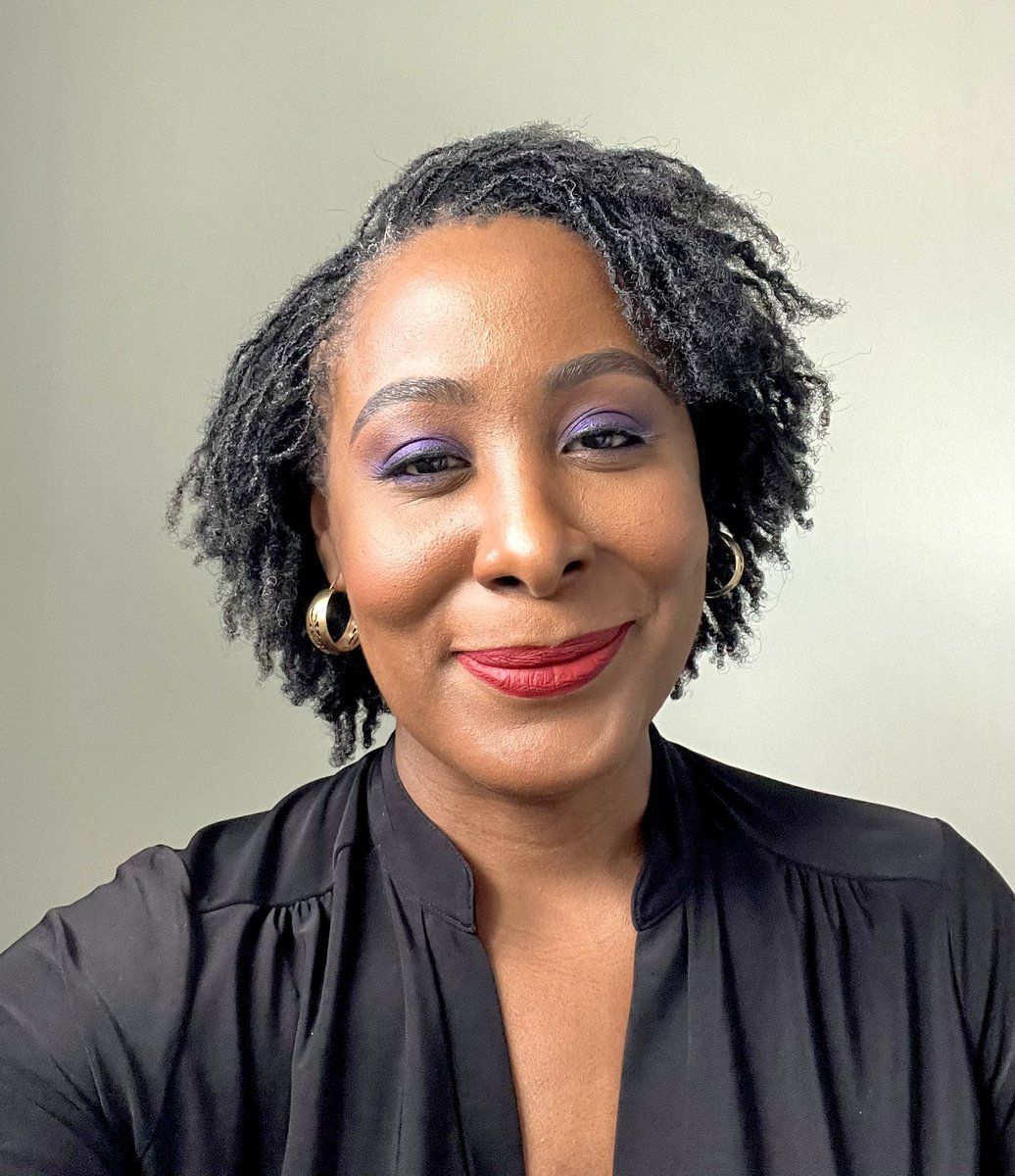 UjuAnya's tweet image. Have I greeted you today? Good afternoon from this fine auntie, who has co-owned homes before with a spouse, but now, at age 44, owns the first house she bought all by herself. 😁😁😁