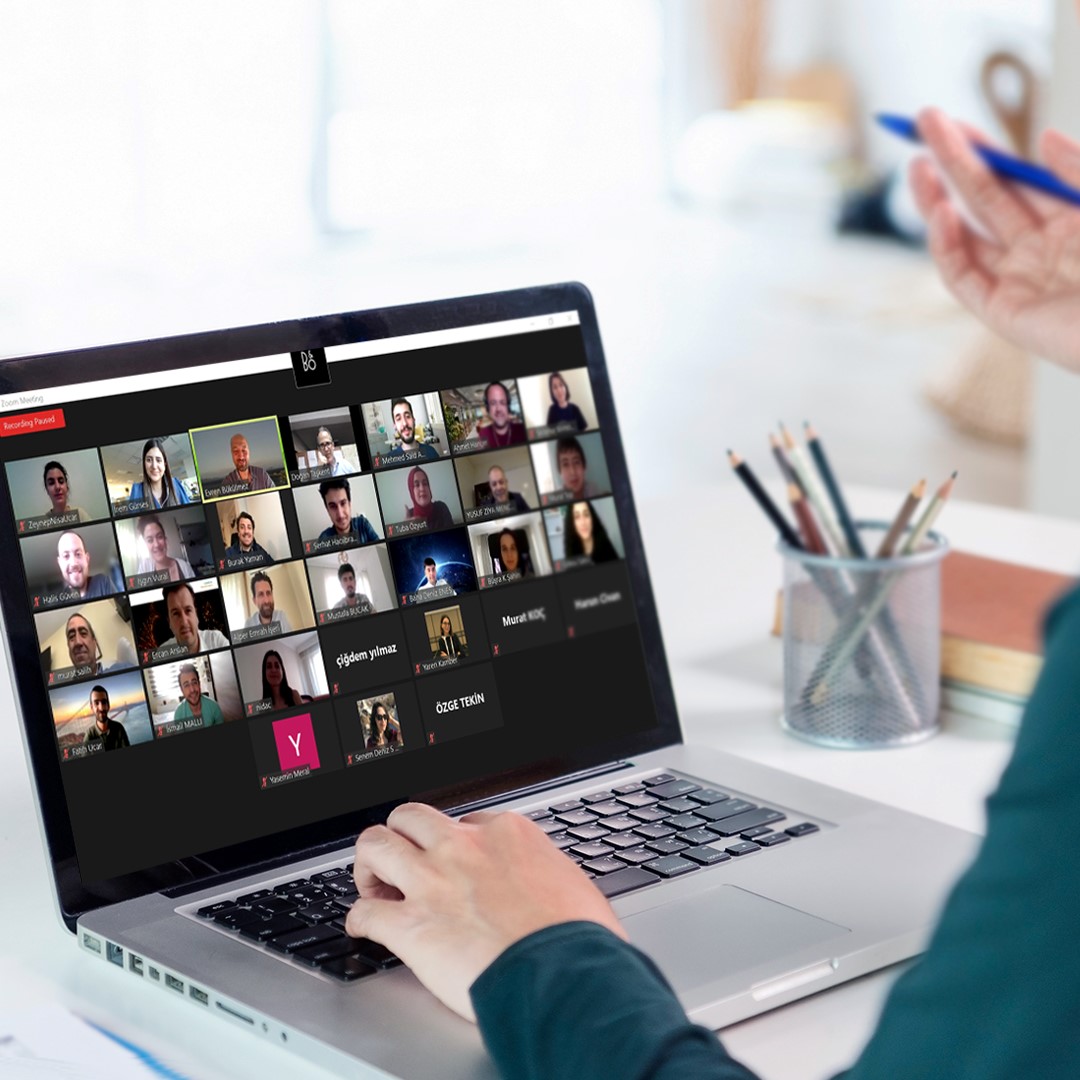 TTGV 250(k) Programı kapsamında "Yalın Girişimcilik ve İş Modelleri" üzerine gerçekleştirdiğimiz eğitimi verimli bir şekilde tamamladık. Eğitim sonrası Fikir Sponsorlarımız da bize katılarak program sürecinde geliştirilmesini istedikleri fikirlerin tanıtımlarını yaptılar.